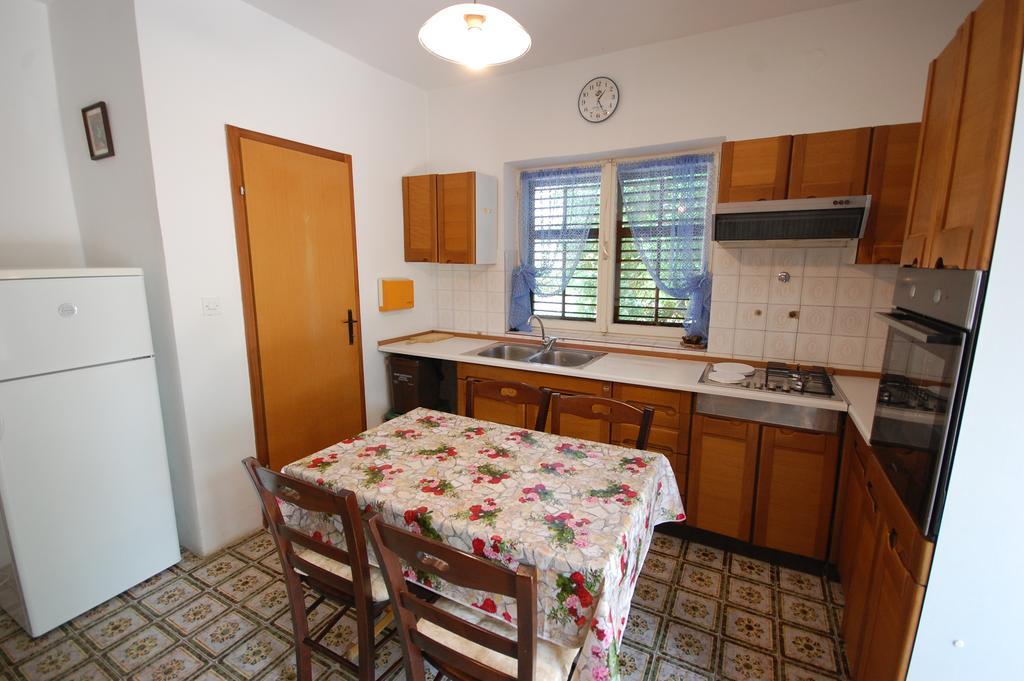 Apartment Mladan By El-Pi Tours Njivice Eksteriør bilde