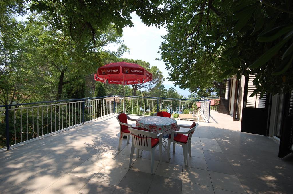 Apartment Mladan By El-Pi Tours Njivice Eksteriør bilde