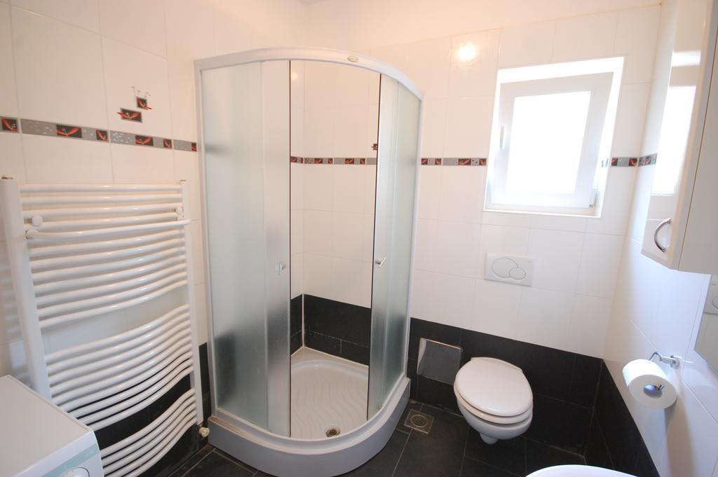 Apartment Mladan By El-Pi Tours Njivice Eksteriør bilde