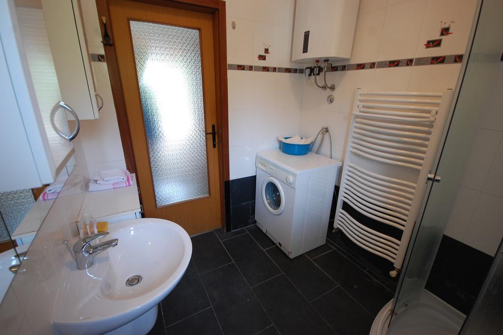 Apartment Mladan By El-Pi Tours Njivice Eksteriør bilde